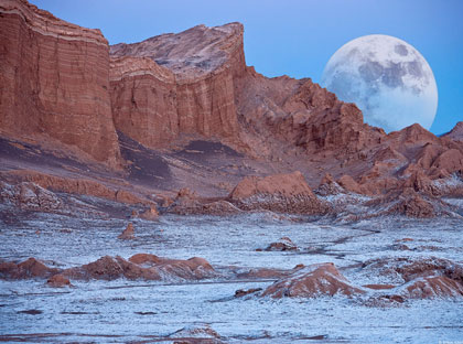 Atacama Desert situated in the north where temperatures rise due to tropical currents