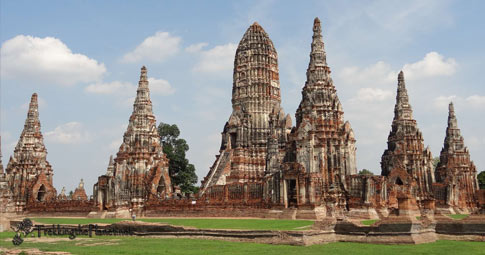 Wat Chiwatthanaram, in the ruins of Ayutthaya