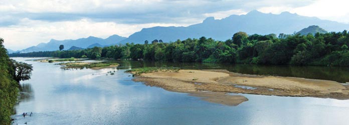 The Upper Mahaweli with the Knuckles mountain range in the background